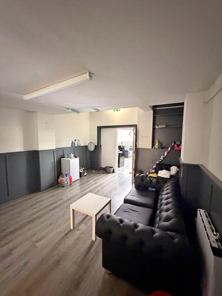 I have 2 commercial rooms available for rent, each approximately 5m x 5m, located at the back of an established barber shop in Dublin.