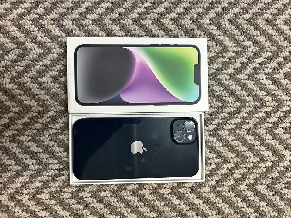 iPhone 14 Plus and free Screen protector