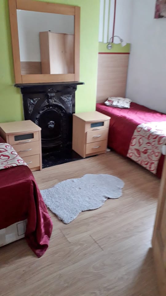 4 Beds 2 Baths Room only