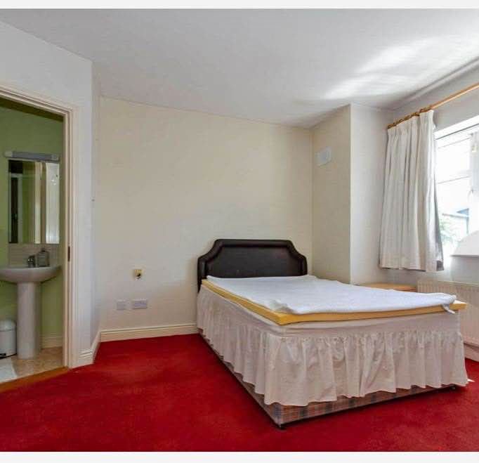 Ensuite room