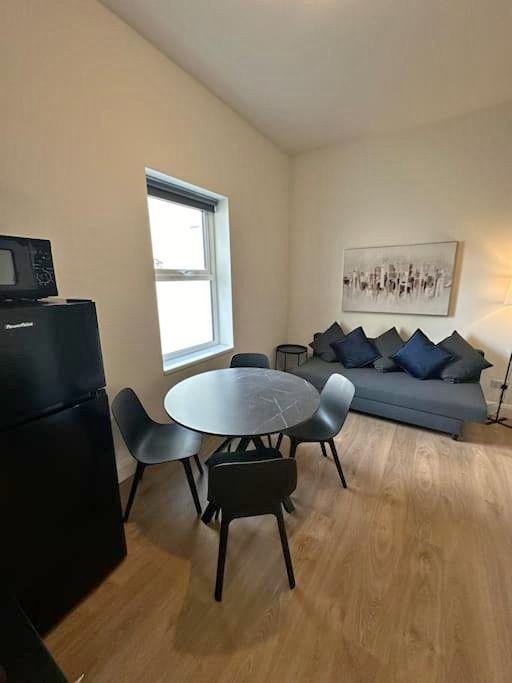 2 Beds 1 Bath Apartment/condo