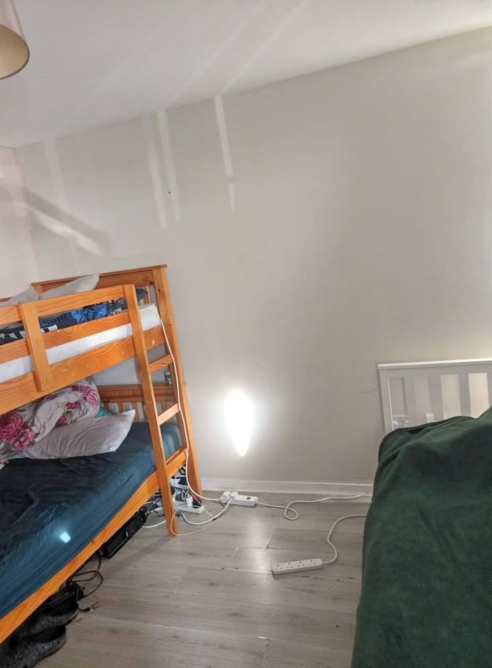 Shared Bed Room for Rent, Share with other 2 men,