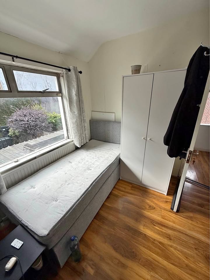 one man space in twinroom