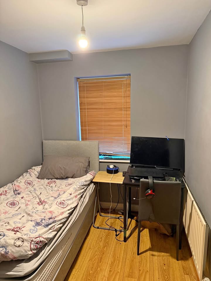 TEMPORARY SINGLE ROOM IN TEMPLE BAR