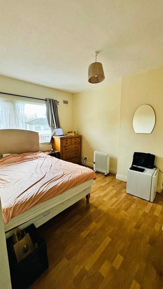 Extra large room Available in bed shering house in mulhuddrat