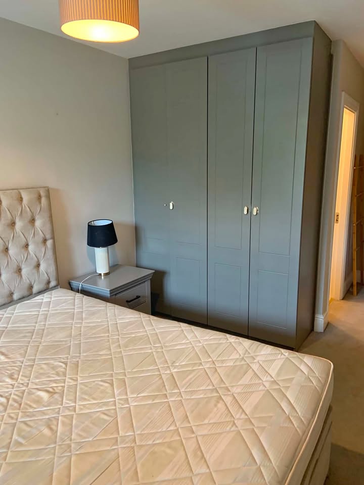 A double ensuite room for a single person in Ballinteer (near Dundrum)