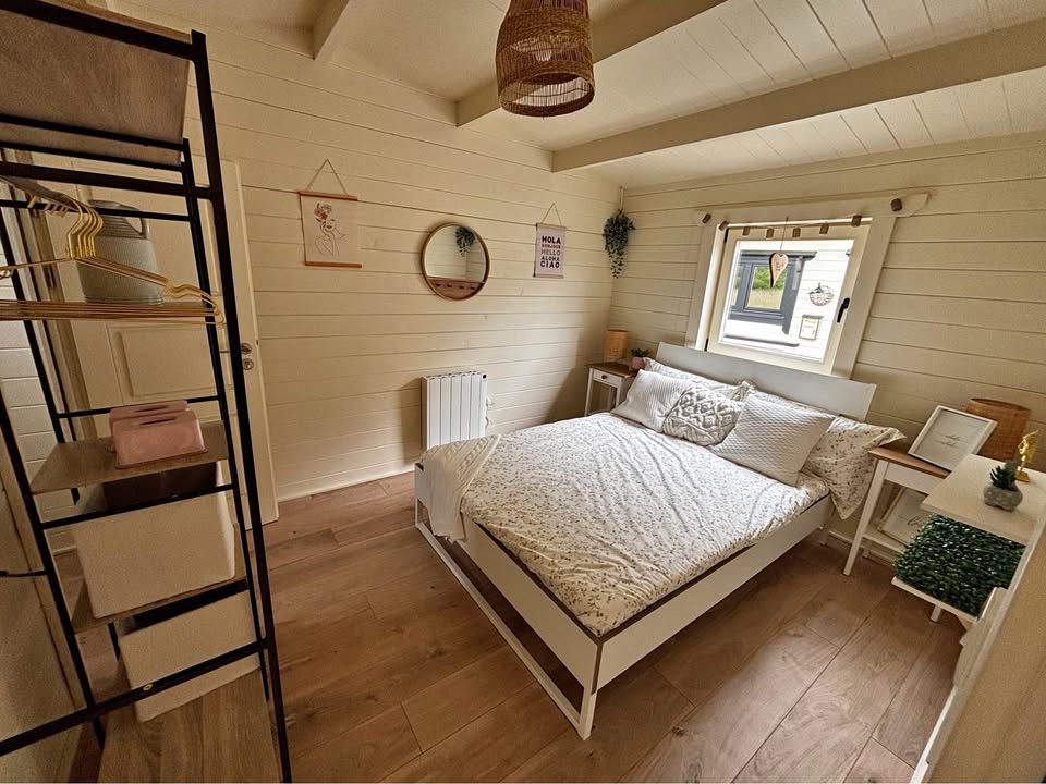 1-Bed Log Cabin-Ensuite Bathroom, Blanchardstown
