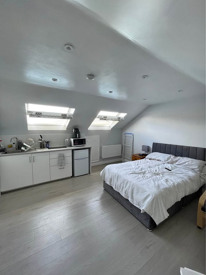 Studio in Attic in D24