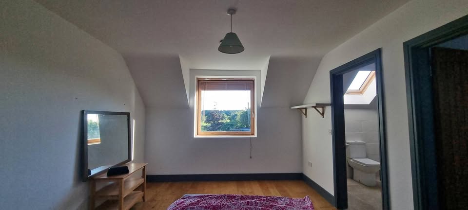 Large Double room with en-suite and walk in wardrobe