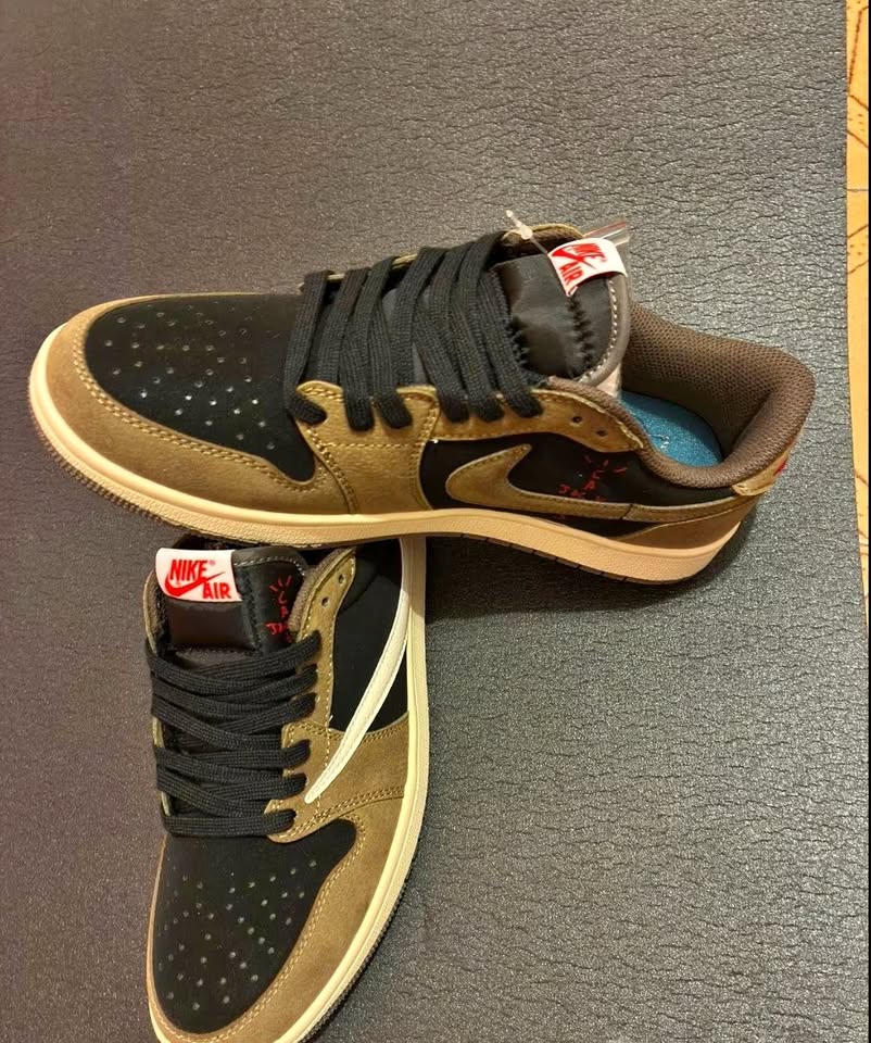 Travis Scott x Air Jordan 1 Low "Dark Mocha" (UK 10 / EU 45) - Like New, Full Box + Laces