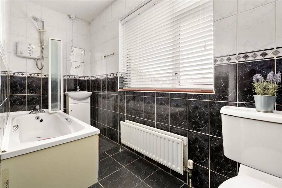 4 beds 1 bath House