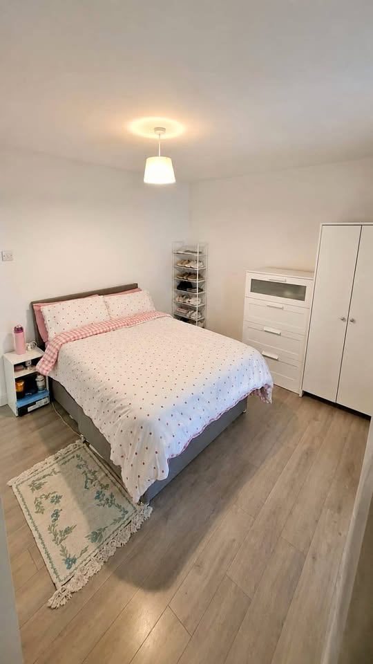 ROOM FOR COUPLE — D12KW65 | AVAILABLE FROM 28 OCTOBER