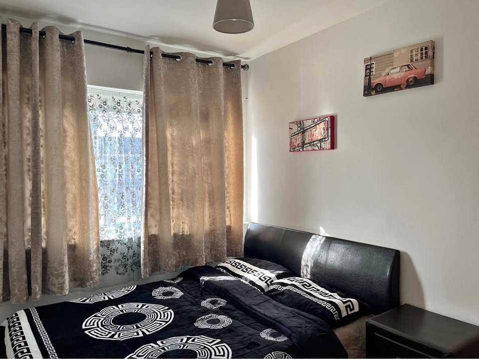 camera de închiriat pentru mai multe detalii contactați-ma in privat sau sunat la