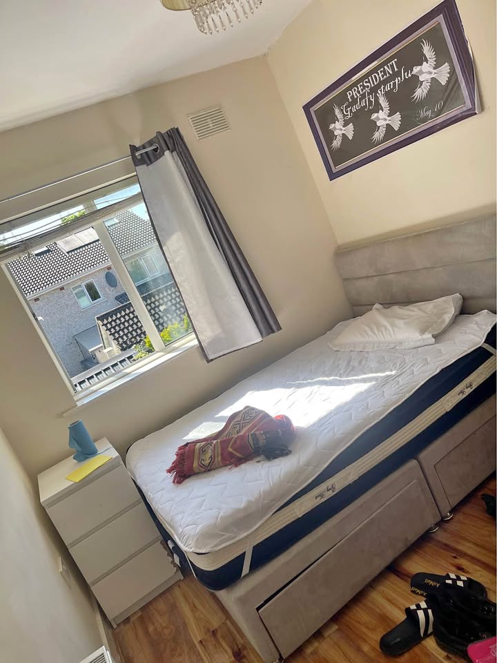 Single double Room in 3 bedroom apartment in Lucan Adamstown,