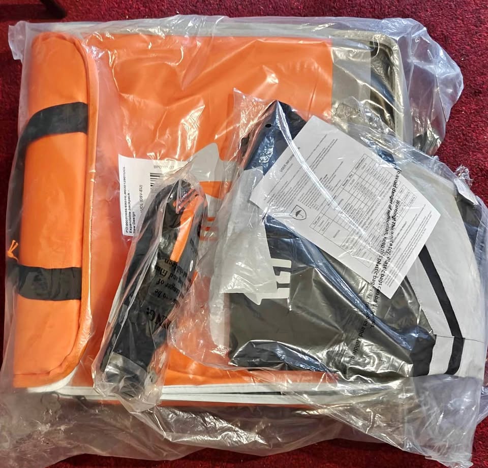 Selling a Just Eat delivery gear bundle for €40.