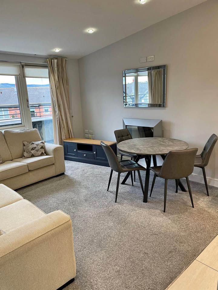 Private room and bathroom apartment available in dublin