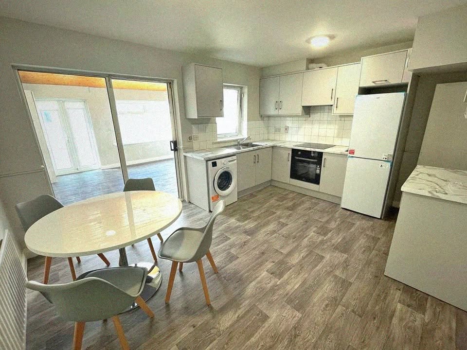 4 Beds 2 Baths House