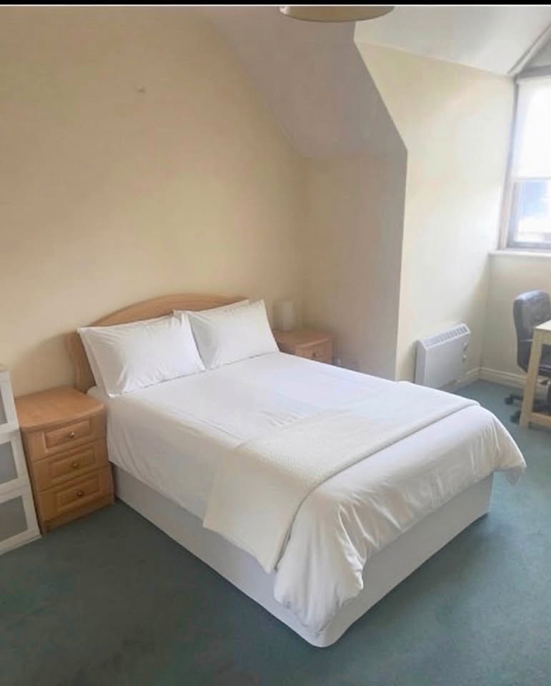 Double bedroom with en-suite bathroom in penthouse Castleknock
