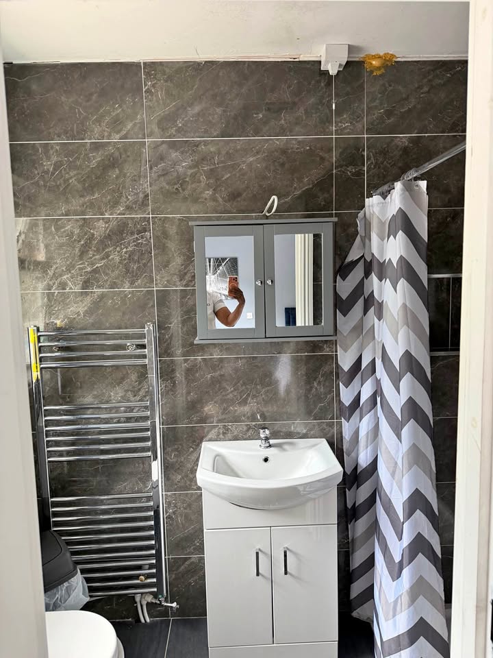 Double ensuite room to let
