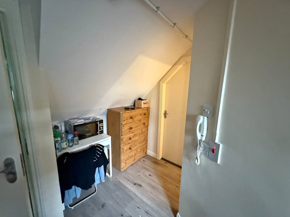 1 Bed 1 Bath Room only