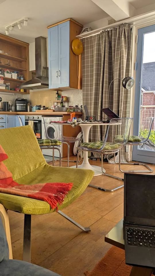 Double room with private en-suite available immediately