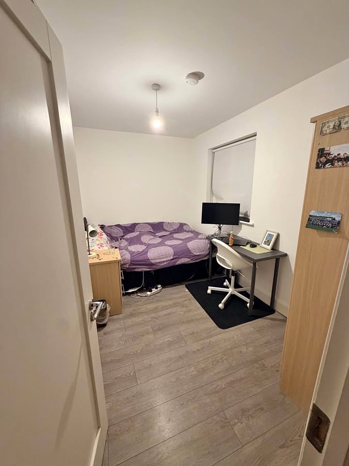 Room to rent for summer in Dundrum